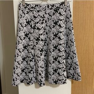 💚10 for $10💚 Bundle and save  Black and White Floral Skirt